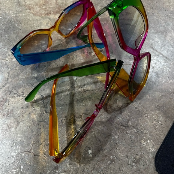 Beautiful colourful summer sunglasses $15 each or 3 for $35. - Picture 8 of 9
